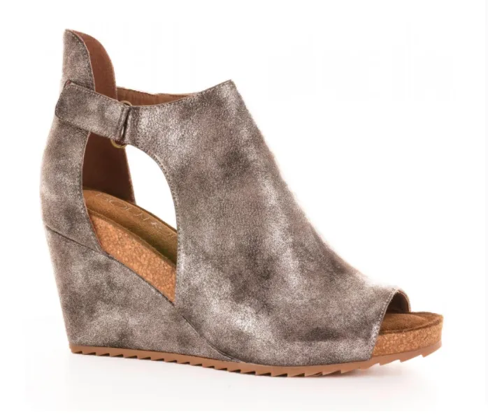 Corky's Sunburst Bronze Metallic Wedge