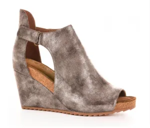 Corky's Sunburst Bronze Metallic Wedge