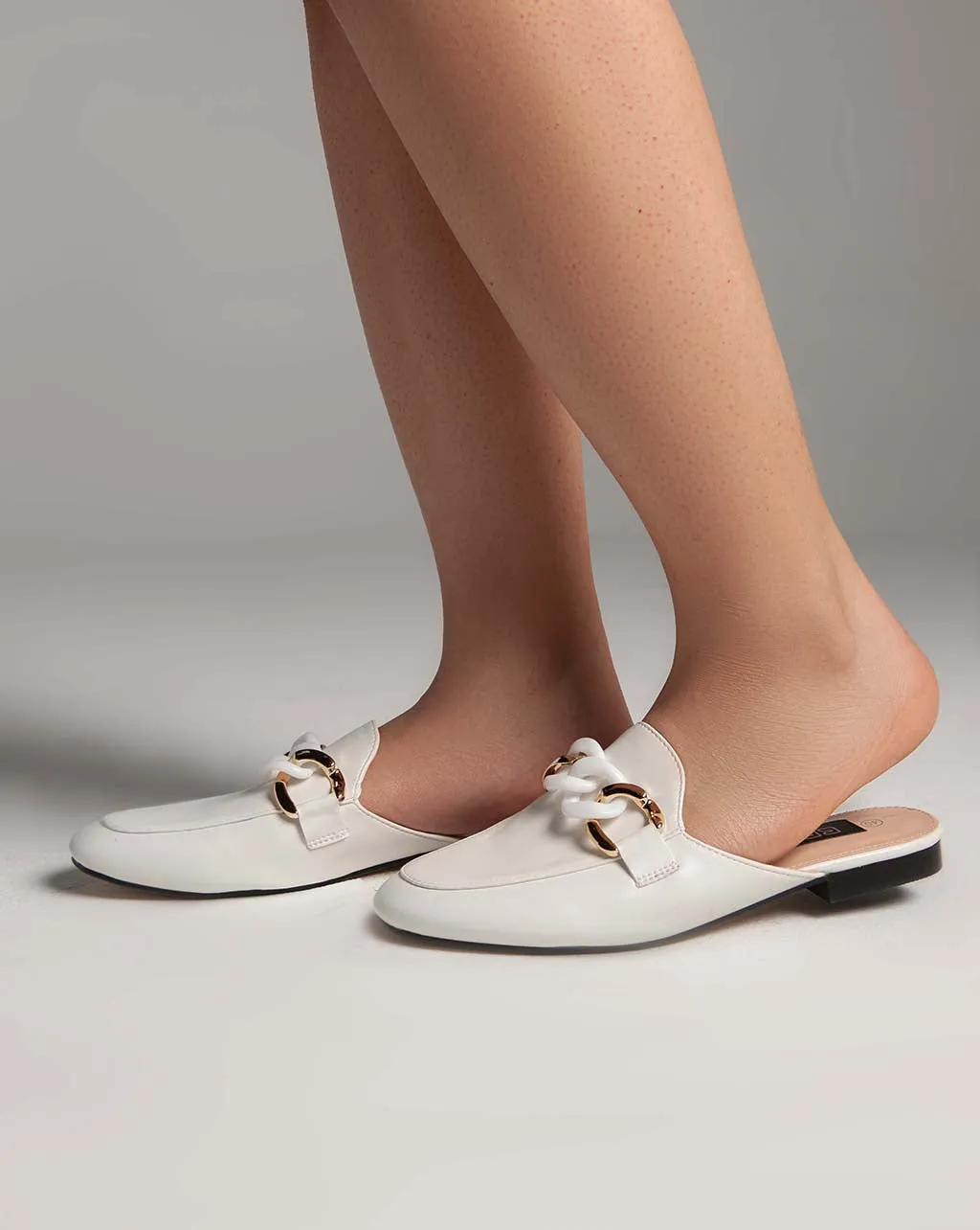 Flat Closed Toe Mules - Slippers - White