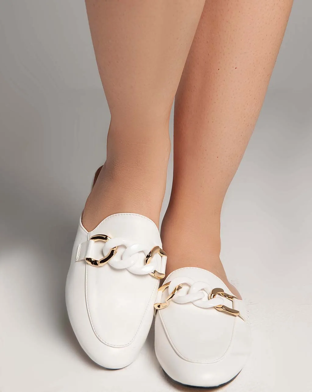 Flat Closed Toe Mules - Slippers - White