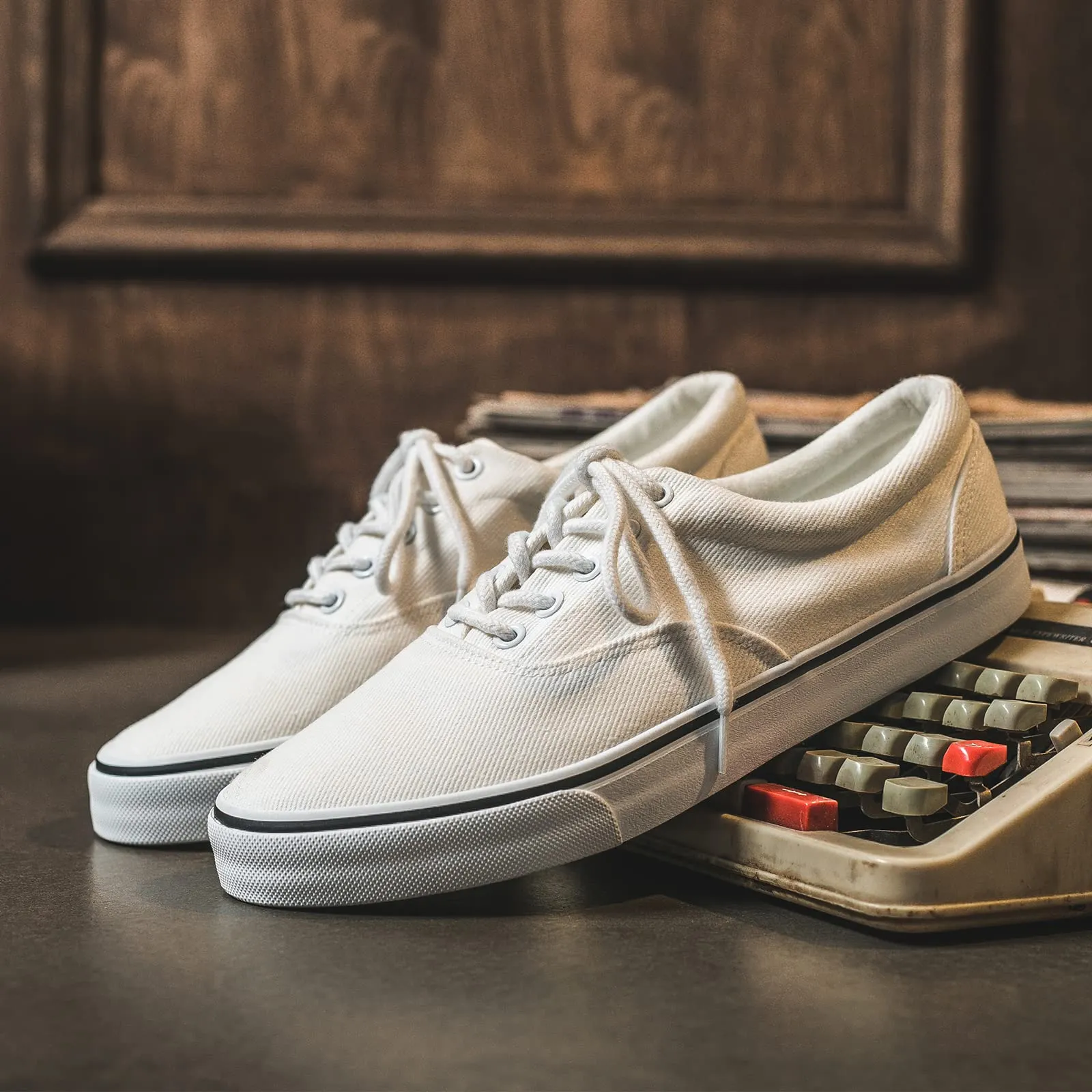 FRACORA Mens White Canvas Shoes Low Top Canvas Sneakers Lace Up Casual Shoes(White, US10)