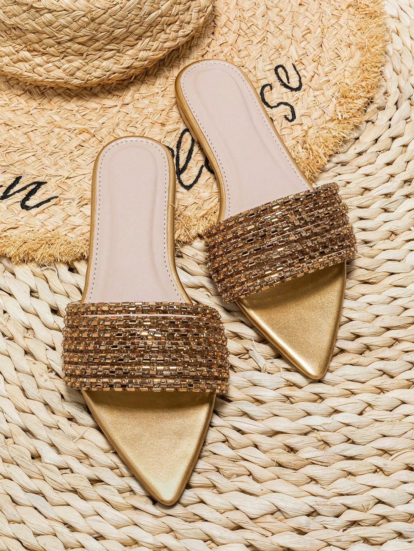 Glamorous Flat Slippers With Rhinestone Decor Glass Point Open Toe Slide Sandals