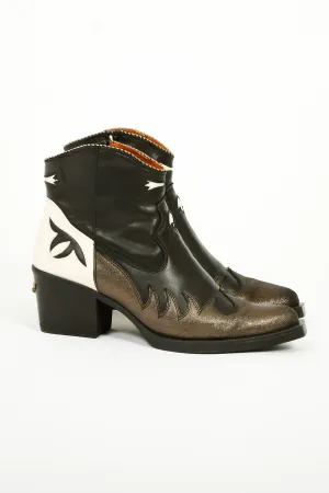 NEMONIC Short Cowboy in Black