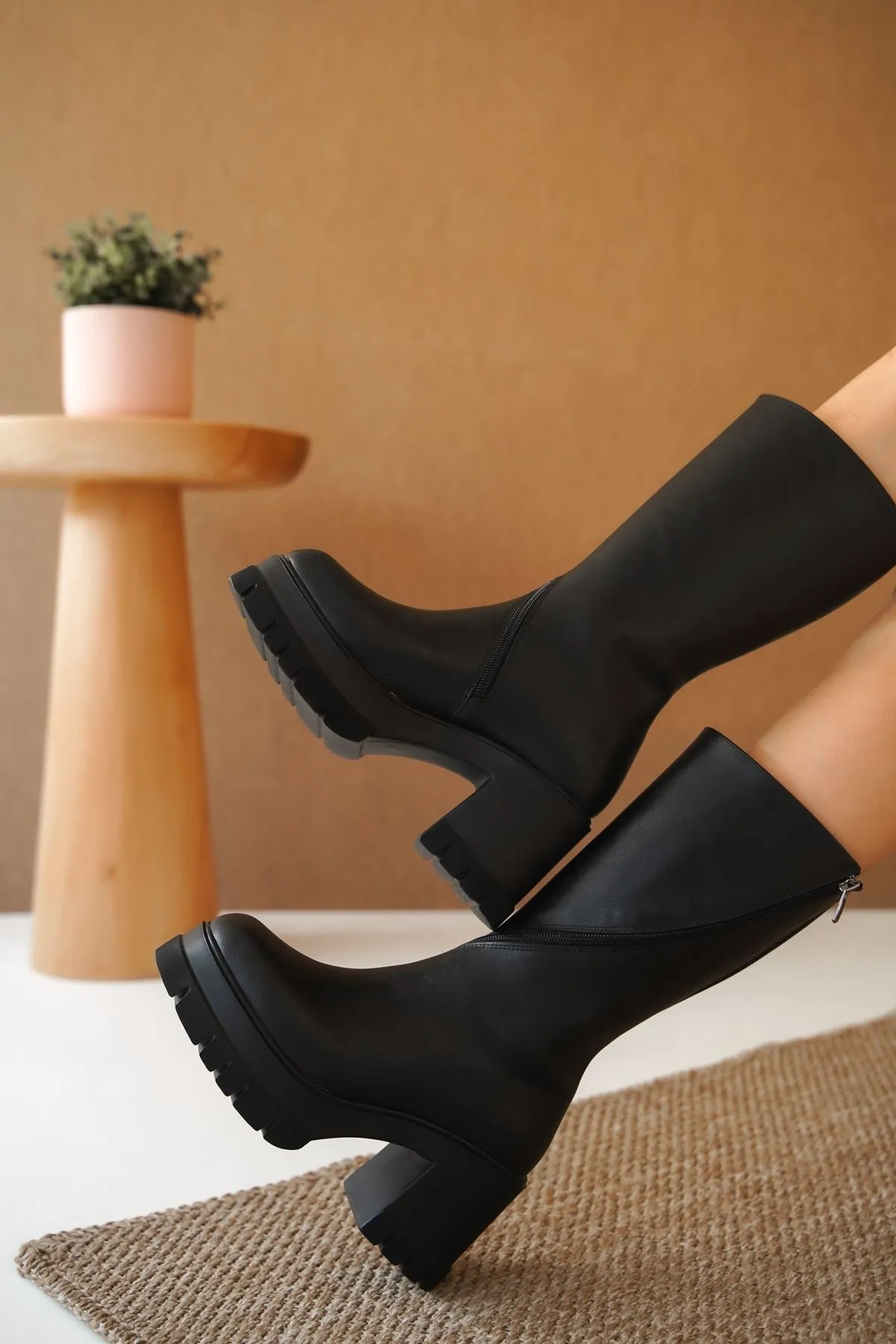 Women's Platform Heeled Boots - black-leather